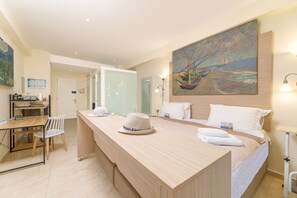 Superior Studio with Balcony | 1 Schlafzimmer, Bettwäsche aus ägyptischer Baumwolle