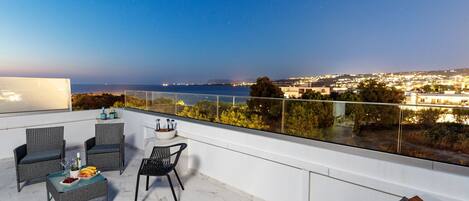 Premium Suite with Terrace and Panoramic View | Hiên