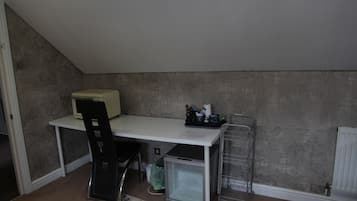 Chambre Triple, salle de bains commune | Wi-Fi gratuit