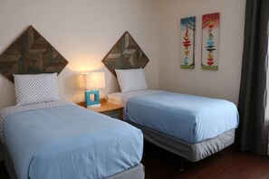 4 室のベッドルーム、アイロン / アイロン台、インターネットアクセス、ベッドシーツ