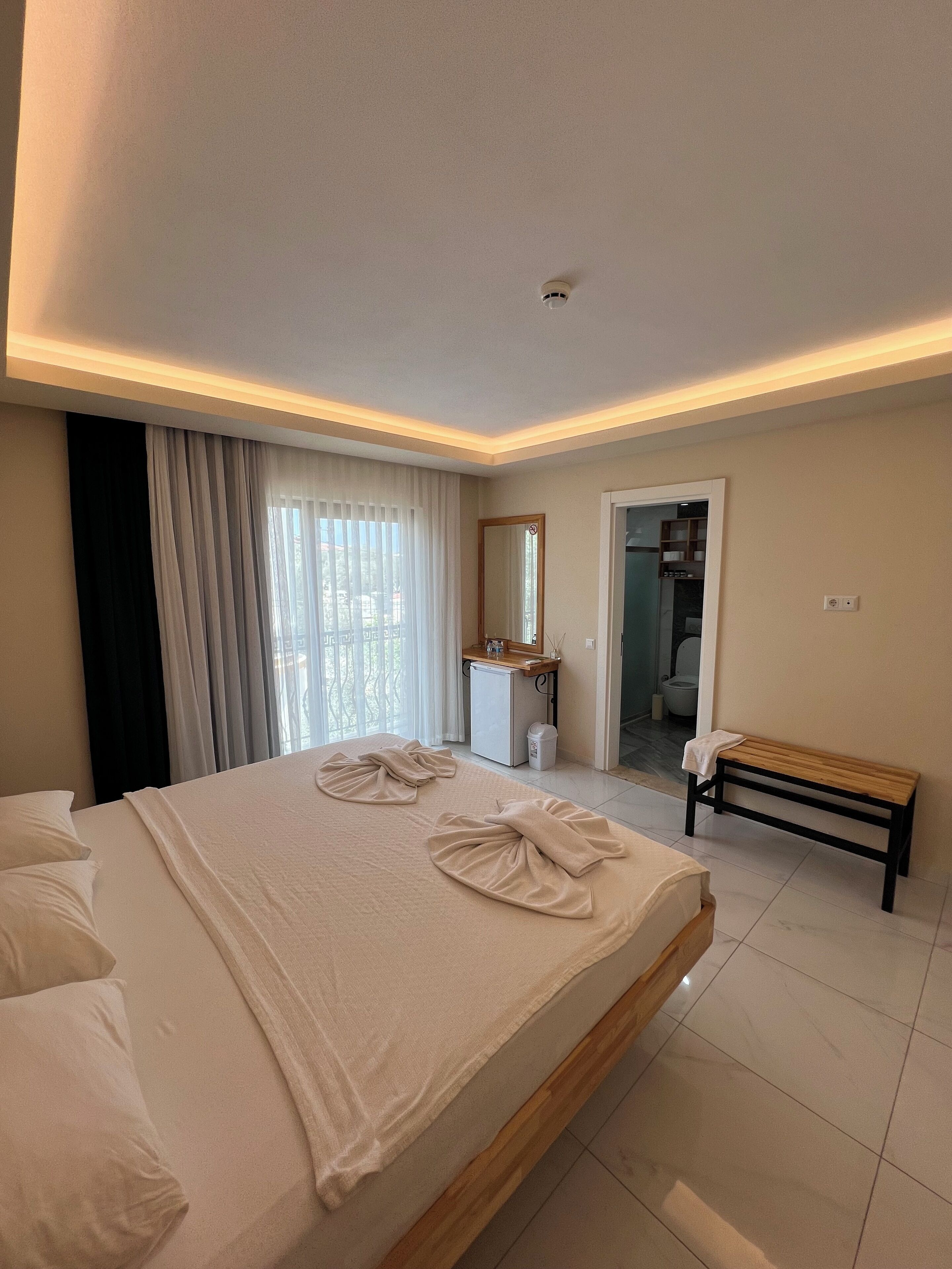 standard double room, 1 bedroom | laptop workspace, blackout curtains, soundproofing, free wifi