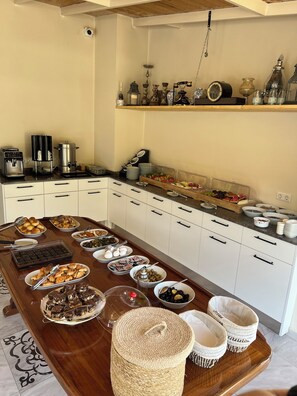 Bao gồm bữa sáng buffet hàng ngày 