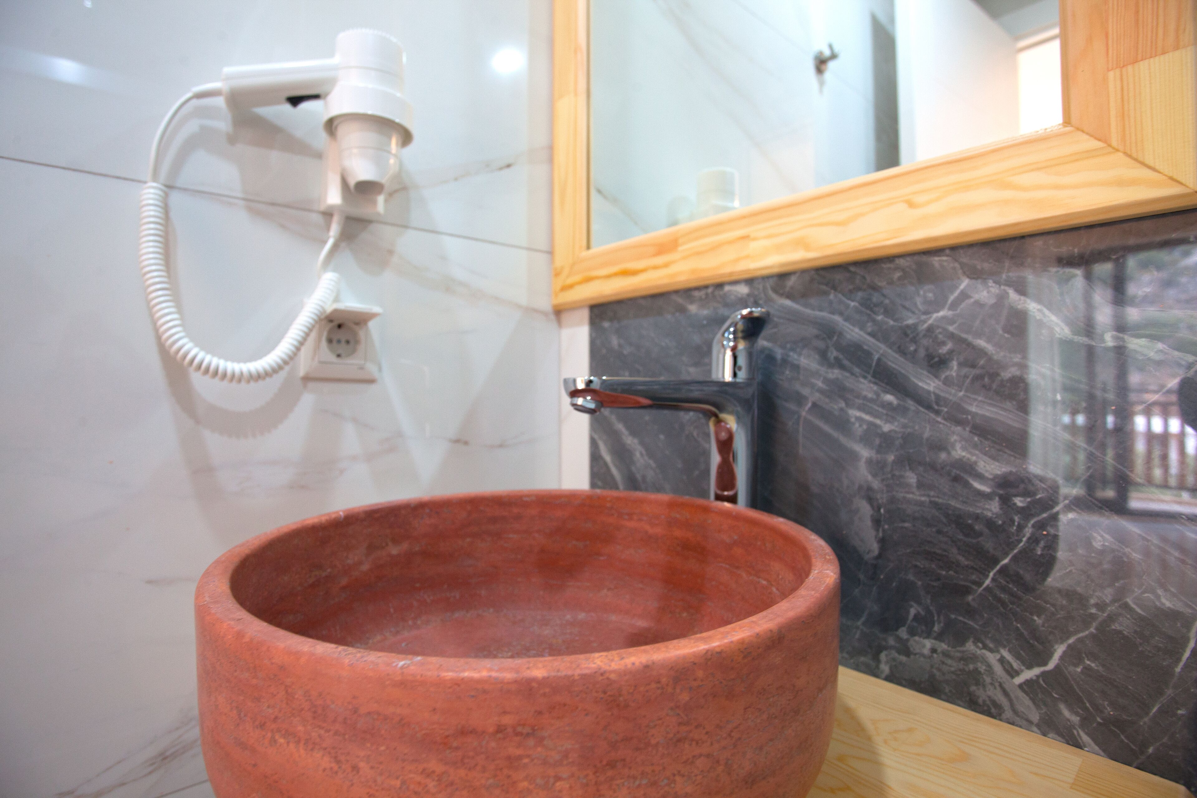 comfort triple room | bathroom sink