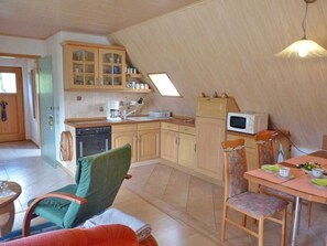 Fridge, microwave, oven, coffee/tea maker
