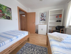 2 bedrooms, travel cot, WiFi, bed sheets