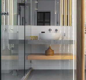 Studio | Bathroom
