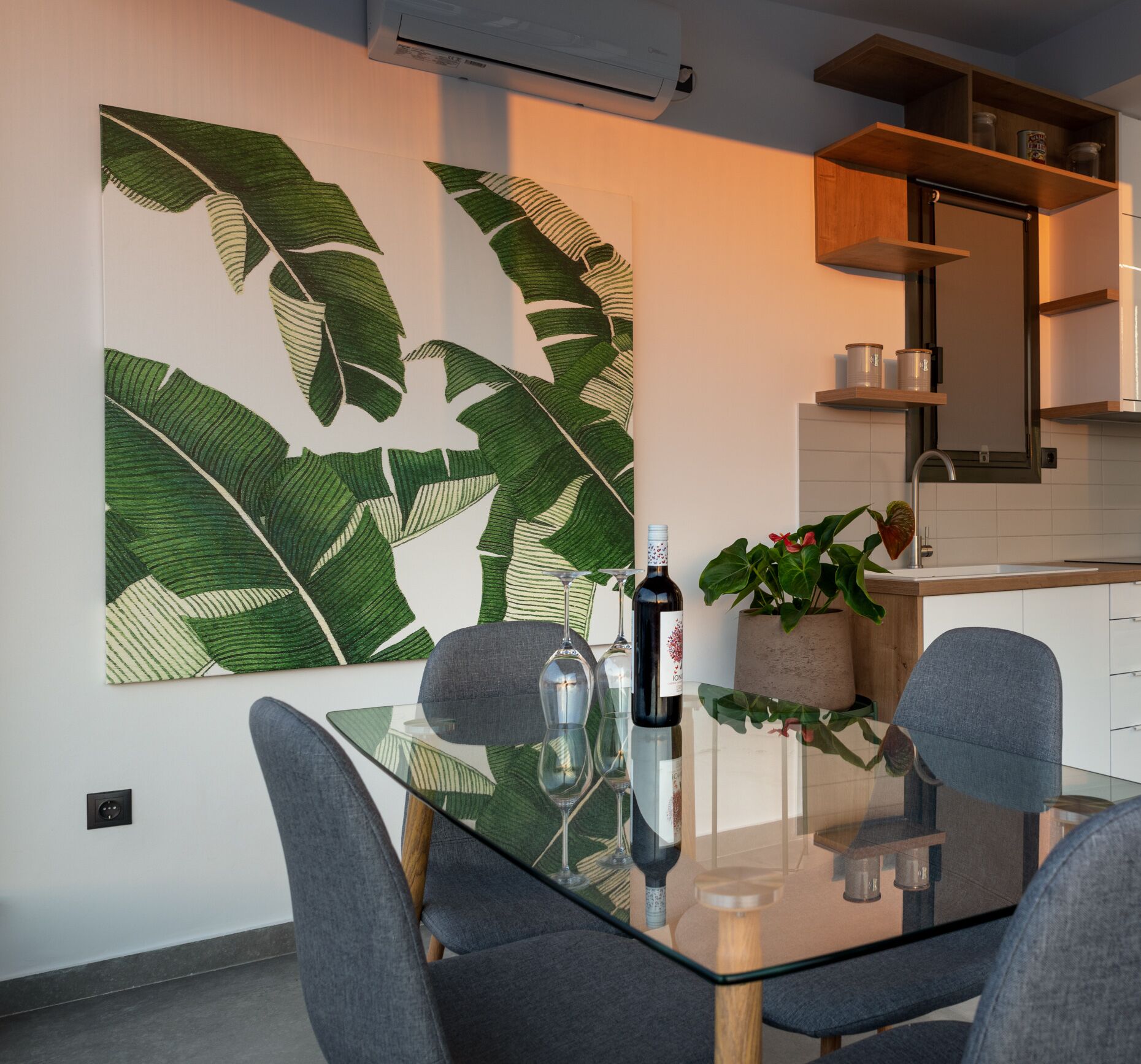 Studio | Private kitchen | Fridge, microwave, oven, stovetop