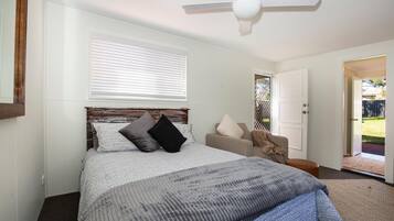2 bedrooms, iron/ironing board, travel cot, free WiFi