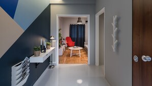 Lägenhet - 1 sovrum | Vardagsrum | 20-tums platt-tv med kabelkanaler och smart-tv
