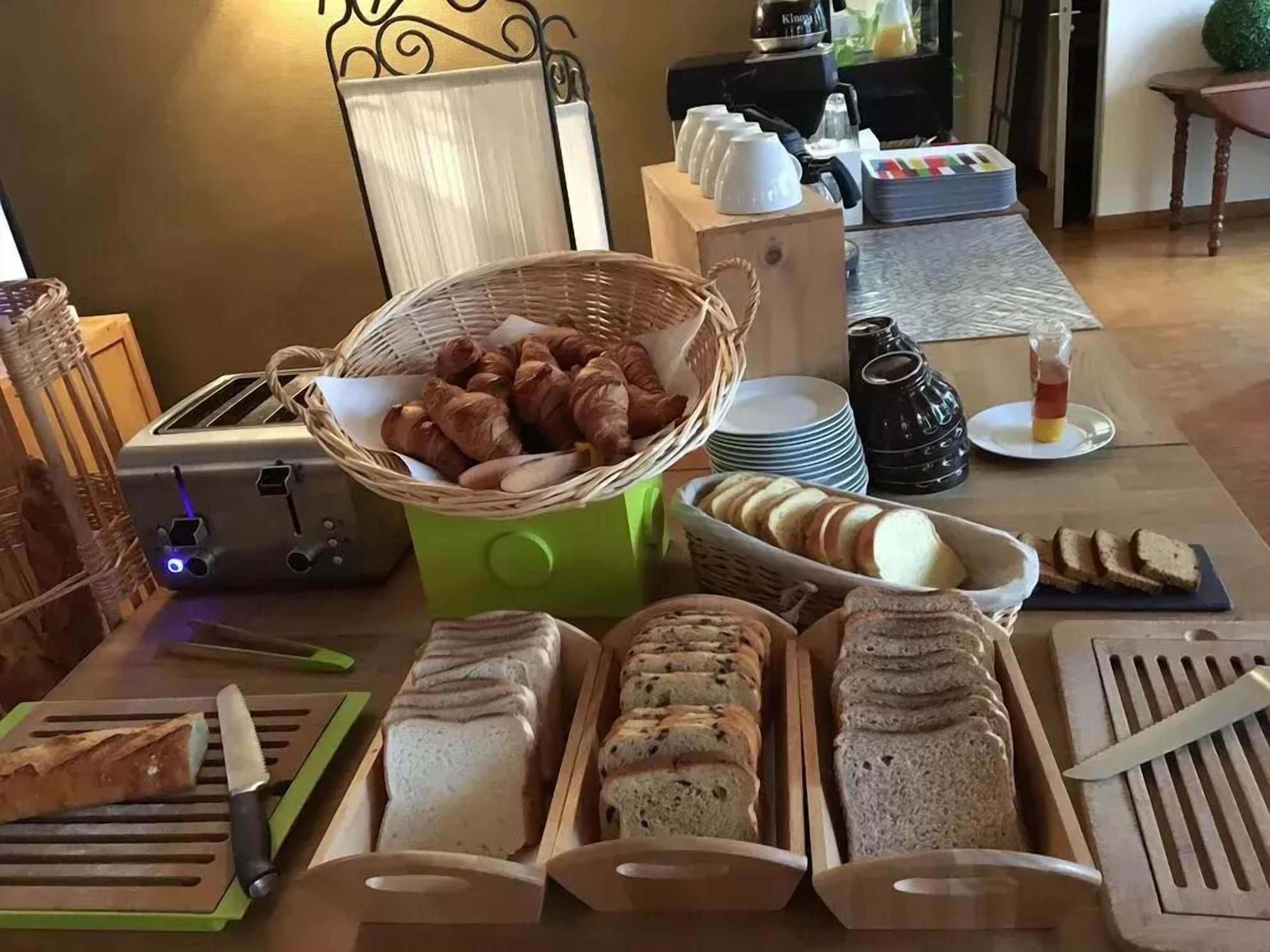 daily continental breakfast (eur 09 per person)