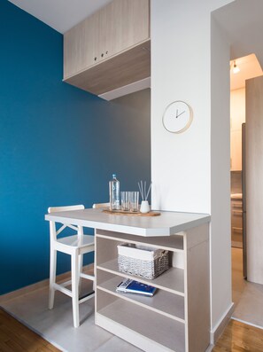 Apartment, 1 Schlafzimmer | Wohnbereich | 20-Zoll-Flachbildfernseher mit Kabelempfang, Smart-TV