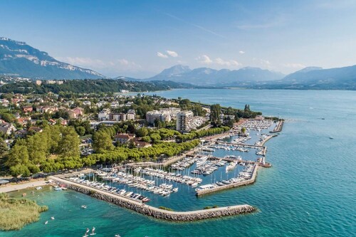 Appartement calme avec jardin, terrasse, parking et wifi à Aix-les-Bains