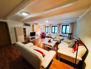 TV - Holiday apartment at the Georgenkirche Object-ID 121260 (Waren (Müritz))