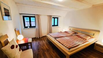 2 Schlafzimmer, Reisekinderbett, WLAN, Bettwäsche