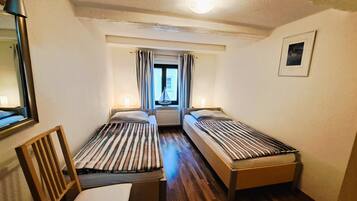 2 Schlafzimmer, Reisekinderbett, WLAN, Bettwäsche