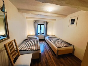 2 chambres, lit parapluie, Wi-Fi, draps fournis