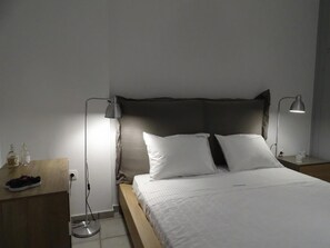 2 bedrooms, laptop workspace, soundproofing, iron/ironing board - Santoriviera House (Santorini)