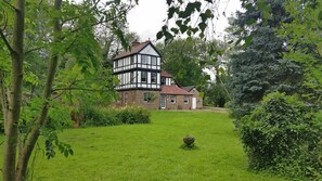 Exterior - Self contained ground floor flat in peaceful location, excellent views and walks (Bromyard)