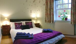 2 bedrooms, iron/ironing board, free WiFi, bed sheets - Self contained ground floor flat in peaceful location, excellent views and walks (Bromyard)