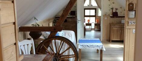 1 Schlafzimmer, Reisekinderbett, Bettwäsche