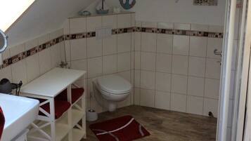 Dusche, Haartrockner, Handtücher