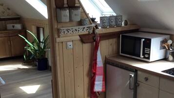 Kühlschrank, Mikrowelle, Hochstuhl