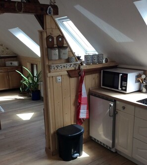 Fridge, microwave, high chair - Heustube - Ferienwohnung Lungmuß (Erfurt)