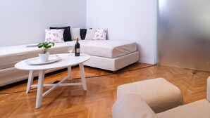 Classic Apartment, 1 Bedroom (B) | Living room - Classic Studio with Jacuzzi in Drosopoulou (Athens)