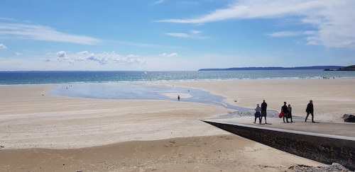 4 bedroom house near the sea and shops