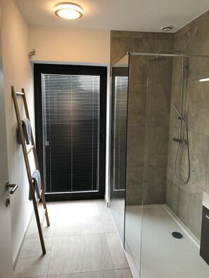Appartement familial (Eb & Vloed) | Douche de la salle de bain