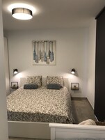Apartment (Helmgras) | Individually decorated, laptop workspace, free WiFi, bed sheets