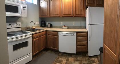 Inviting vacation apt. in town w A/C, short walk to Lk Superior, Food Trk, Pub