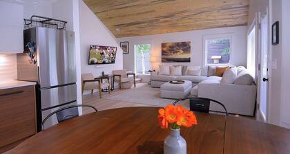 Butte Beauty, Quaint East End Home in CB. Hot tub