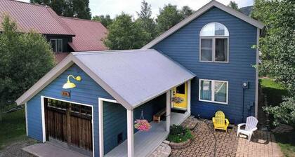 Butte Beauty, Quaint East End Home in CB. Hot tub