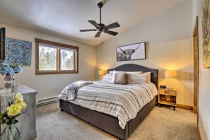 3 bedrooms, desk, iron/ironing board, travel cot - Frisco Home w/ Mountain Views: Walk to Main St! (Frisco)
