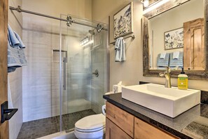 Hair dryer, towels - Frisco Home w/ Mountain Views: Walk to Main St! (Frisco)