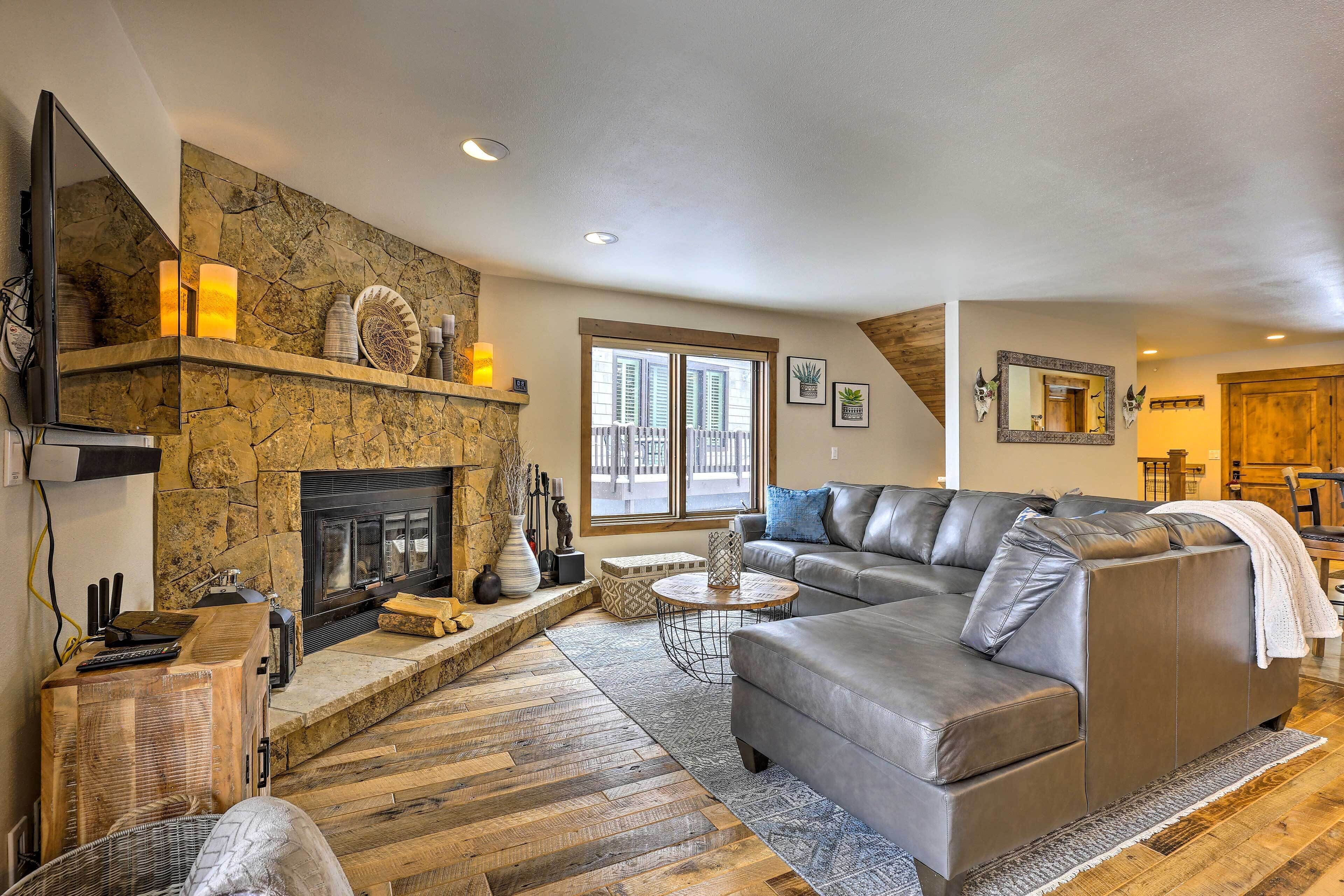 Frisco Townhome w/ Mountain Views, Walk to Main St