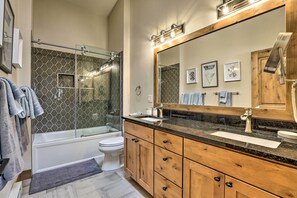 Hair dryer, towels - Frisco Home w/ Mountain Views: Walk to Main St! (Frisco)