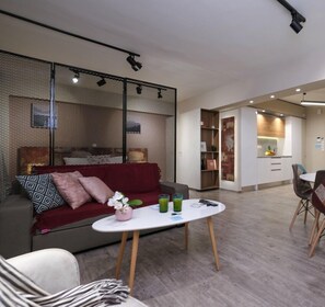 Studio | Living area | 20-inch flat-screen TV with cable channels, Smart TV - 50m² homm Koukaki Studio Saripolou str (Kallithea)