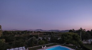 A view of a swimming pool with a clear sky and distant mountains. - Sublime Luxurious homm Villa in Paiania (Agios Nikolaos)