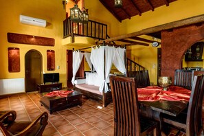 Villa Luxury | Area soggiorno | TV a schermo piatto, caminetto