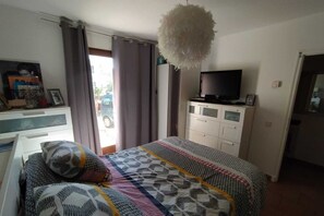 3 chambres, fer et planche à repasser, Wi-Fi, draps fournis