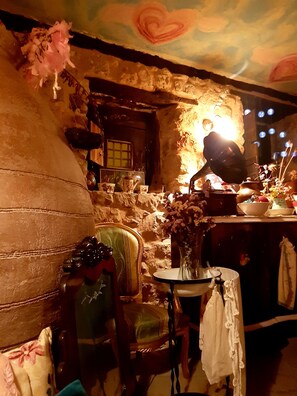 Interior - Rural house the Fifth of Malu Romantic hotel in Cuenca romantic getaways 3 (Valeria)