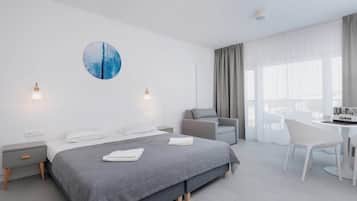 Silitysrauta/-lauta, vauvan matkasänky, Wi-Fi, vuodevaatteet