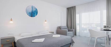 Bügeleisen/Bügelbrett, Reisekinderbett, WLAN, Bettwäsche