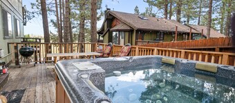 Amazing Views! 3,000 sq ft cabin!  Hot Tub, & Game Room!