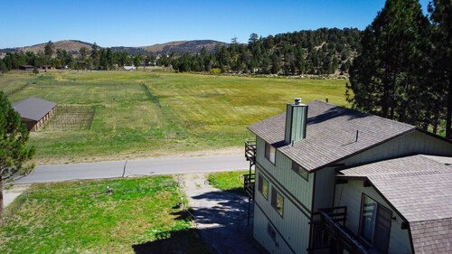 Amazing Views! 3,000 sq ft cabin!  Hot Tub, & Game Room!
