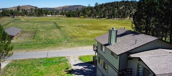 Amazing Views! 3,000 sq ft cabin!  Hot Tub, & Game Room!