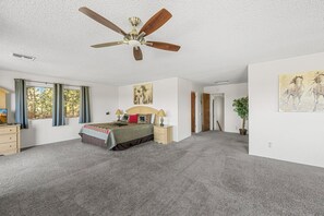 5 Schlafzimmer, Schreibtisch, Reisekinderbett, kostenloses WLAN