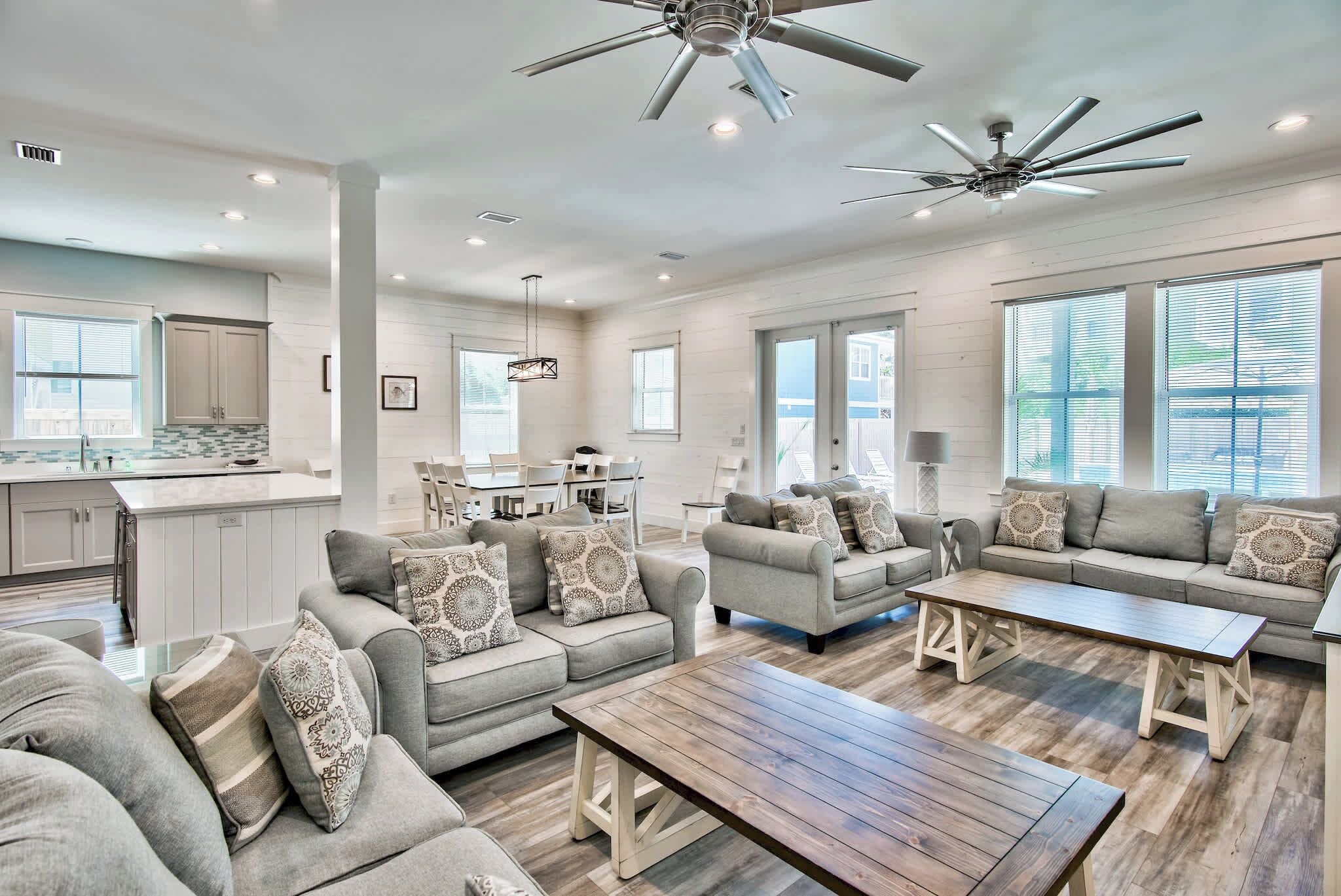 Télévision, chaîne hi-fi, espaces bureaux